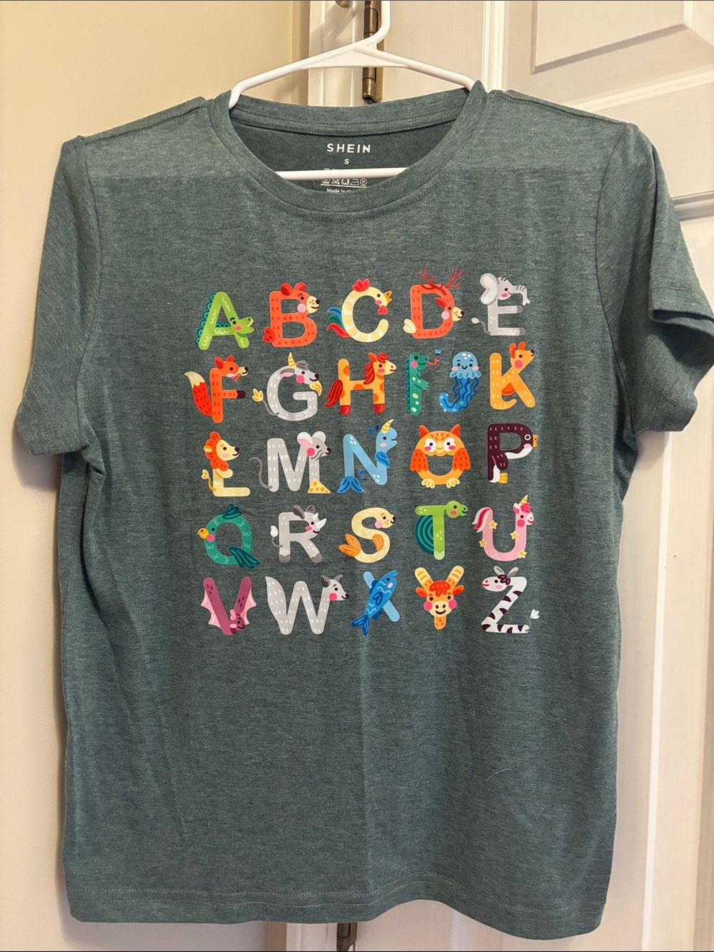 SHEIN Teal Green Kids Alphabet Animal Graphic Tee
